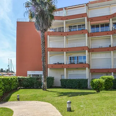 Beautiful In With Outdoor Swimming Pool, Wifi And 2 Bedrooms