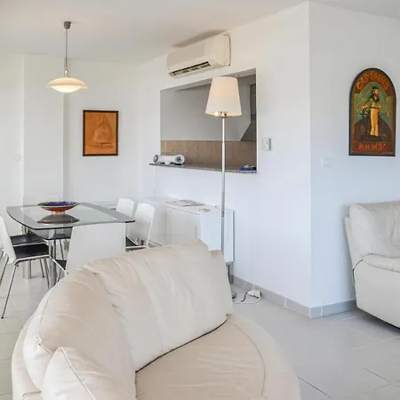 Beautiful In With Outdoor Swimming Pool, Wifi And 2 Bedrooms Agde