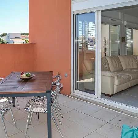 Appartement Beautiful In With Outdoor Swimming Pool, Wifi And 2 Bedrooms