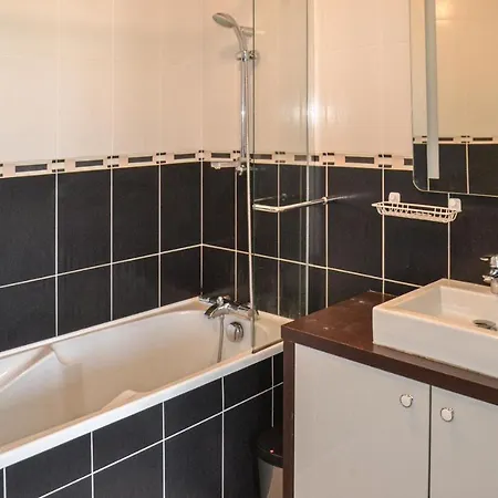 Appartement Beautiful In With Outdoor Swimming Pool, Wifi And 2 Bedrooms *