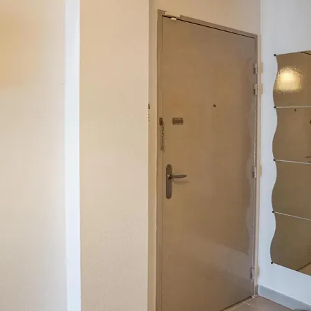 Beautiful In With Outdoor Swimming Pool, Wifi And 2 Bedrooms Appartement *